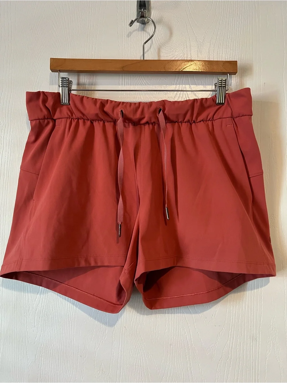 Lululemon On the Fly Shorts Rust Red Pink 2.5